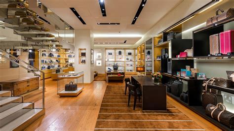 louis vuitton padova orari